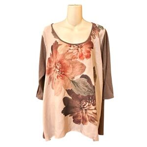 Naif large-scale‎ floral design Top